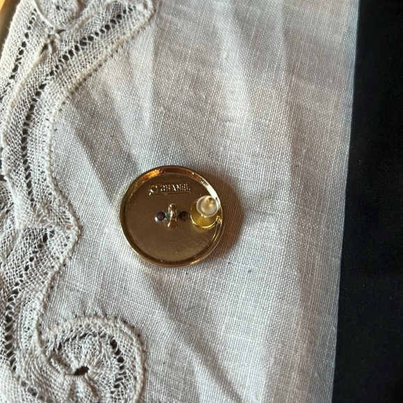 Button earrings - Picture 5 of 6